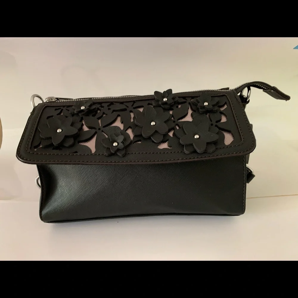 LC Liza Claiborne Black Liza Floral on Gold Tone Background Crossbody Purse - Picture 1 of 12